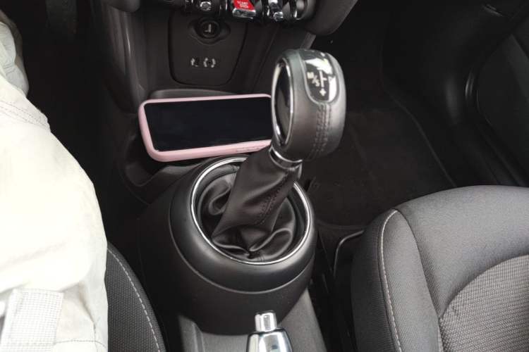Used MINI 2014 1.2T ONE+ Gear Lever