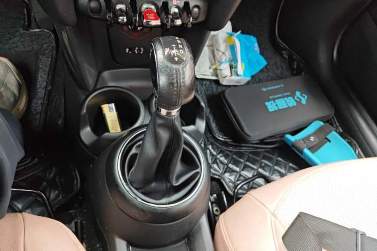 Used MINI 2014 1.2T ONE+ Gear Lever