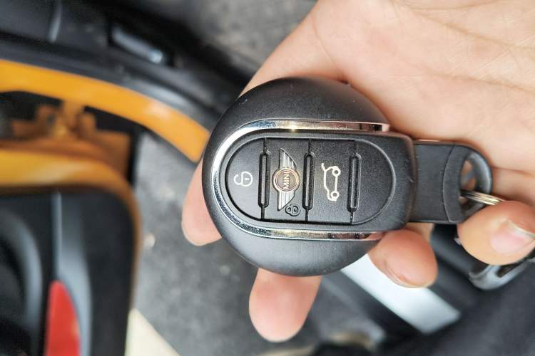 Used MINI 2014 1.5T COOPER Fun Interior 1