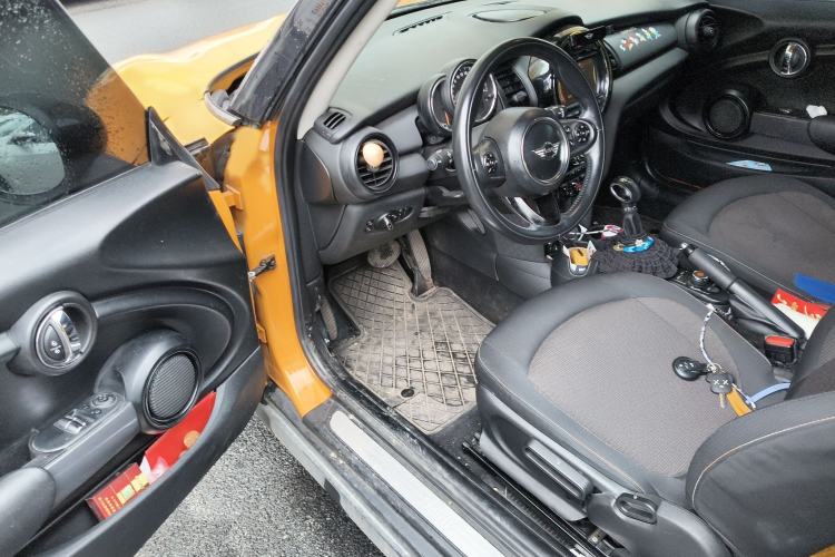 Used MINI 2014 1.5T COOPER Fun Interior 3