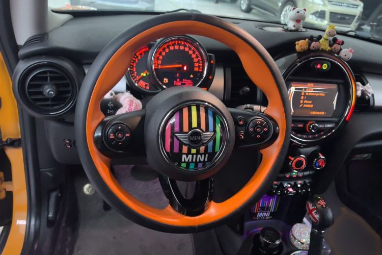 Used MINI 2014 1.5T COOPER Fun Interior 3