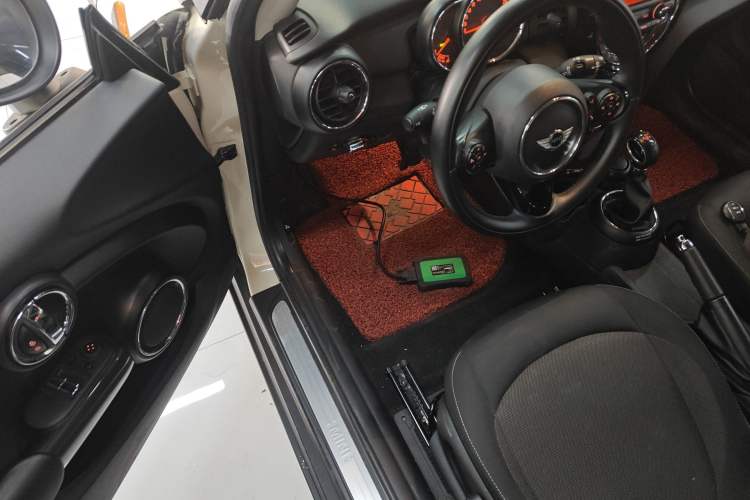 Used MINI 2014 1.2T ONE+ Interior 3