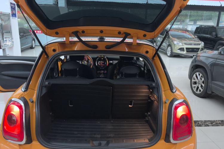 Used MINI 2014 1.5T COOPER Fun Interior 9