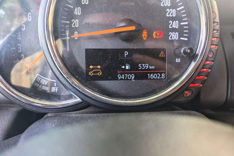 Used MINI 2014 1.2T ONE Odometer Close Up
