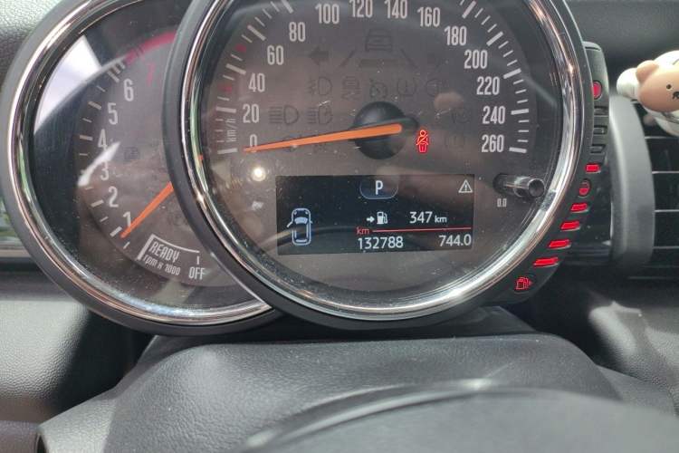 Used MINI 2014 2.0T COOPER S Excitement Odometer Close Up