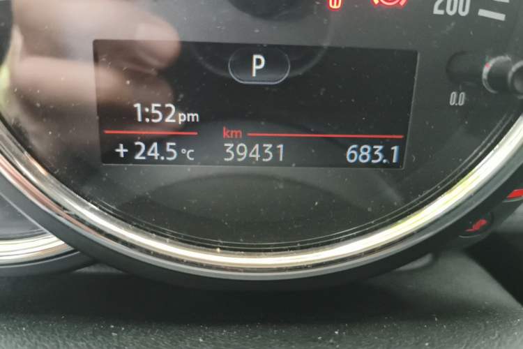 Used MINI 2014 1.5T COOPER Excitement Odometer Close Up