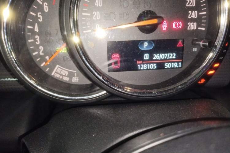 Used MINI 2014 1.5T COOPER Fun Odometer Close Up