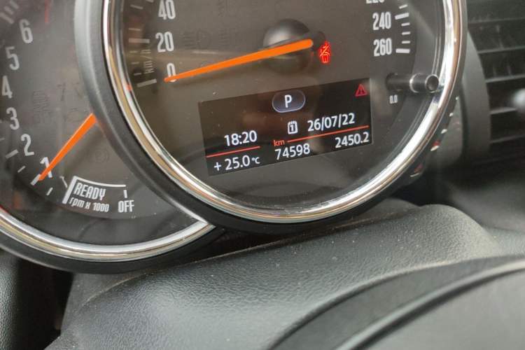 Used MINI 2014 1.5T COOPER Excitement Odometer Close Up