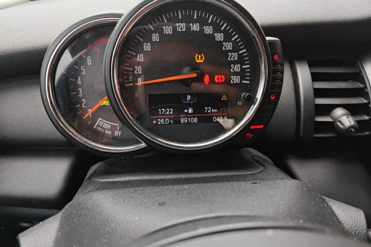 Used MINI 2014 1.2T ONE+ Odometer Close Up