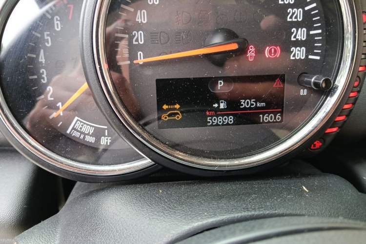 Used MINI 2014 1.2T ONE+ Odometer Close Up