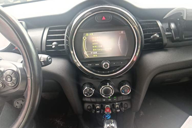 Used MINI 2015 1.5T COOPER Fun Five-Door Edition Audio And AC Panel