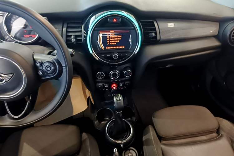 Used MINI 2015 1.5T COOPER Fun Five-Door Edition Audio And AC Panel