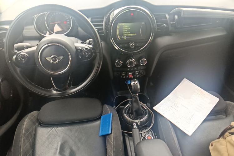 Used MINI 2015 1.5T COOPER Fun Five-Door Edition Center Console