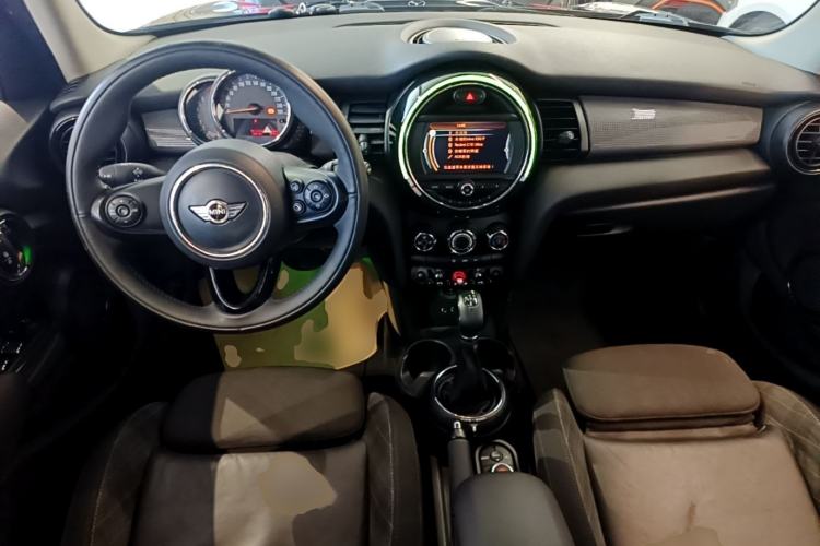 Used MINI 2015 1.5T COOPER Fun Five-Door Edition Center Console