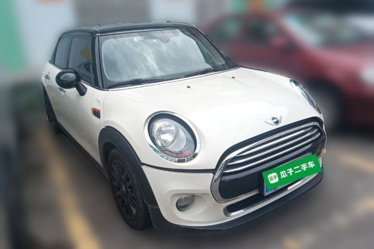 Used MINI 2015 1.5T COOPER Fun Five-Door Edition Front Right 45 Deg