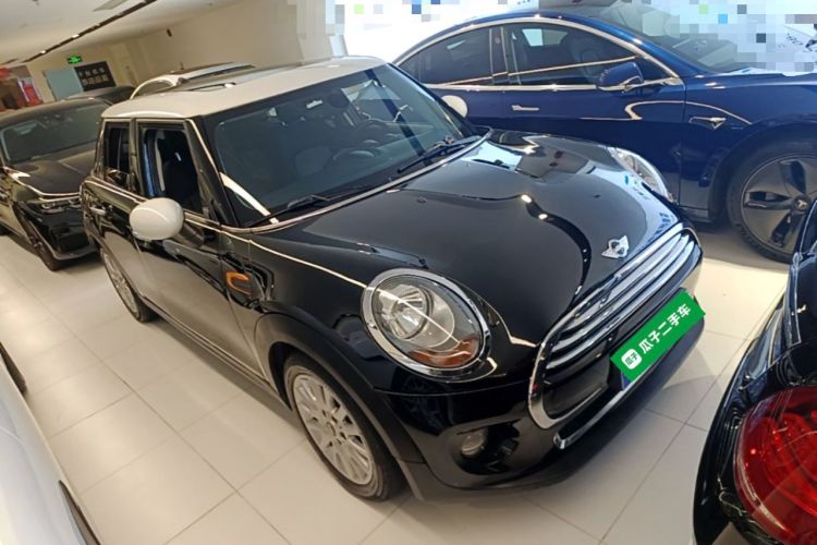 Used MINI 2015 1.5T COOPER Fun Five-Door Edition Front Right 45 Deg