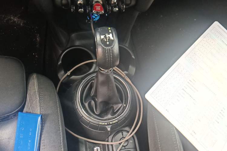Used MINI 2015 1.5T COOPER Fun Five-Door Edition Gear Lever