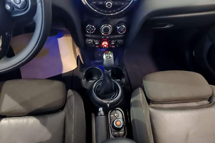 Used MINI 2015 1.5T COOPER Fun Five-Door Edition Gear Lever