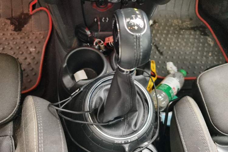 Used MINI 2015 1.5T COOPER Fun Five-Door Edition Gear Lever