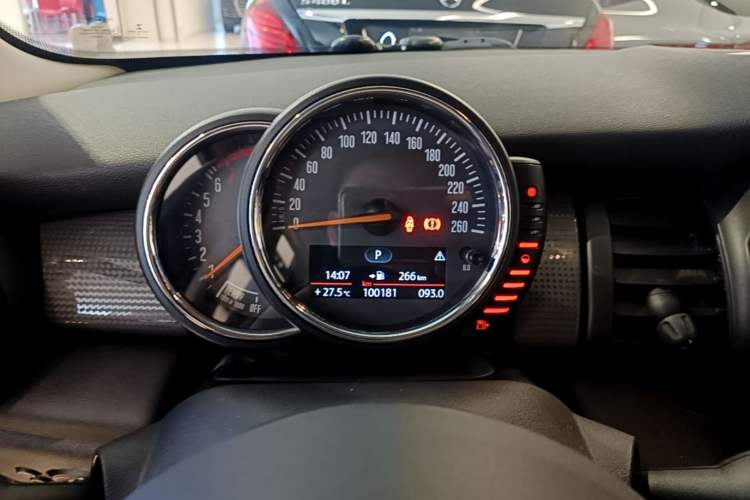 Used MINI 2015 1.5T COOPER Fun Five-Door Edition Instrument Cluster