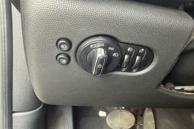 Used MINI 2015 1.5T COOPER Fun Five-Door Edition Interior 11