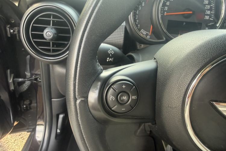 Used MINI 2015 1.5T COOPER Fun Five-Door Edition Interior 12