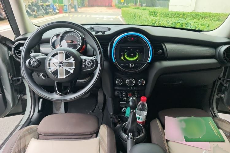 Used MINI 2015 1.5T COOPER Fun Five-Door Edition Interior 2
