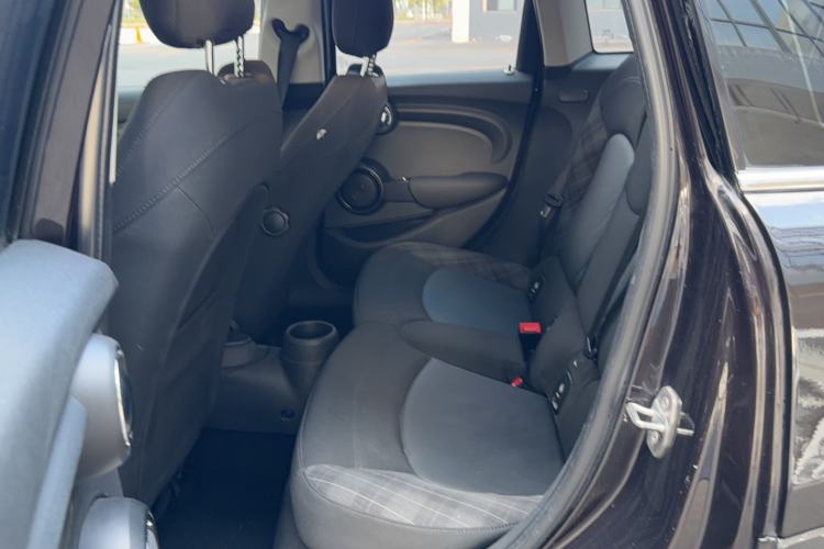 Used MINI 2015 1.5T COOPER Fun Five-Door Edition Interior 2