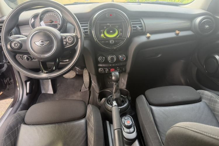 Used MINI 2015 1.5T COOPER Fun Five-Door Edition Interior 2