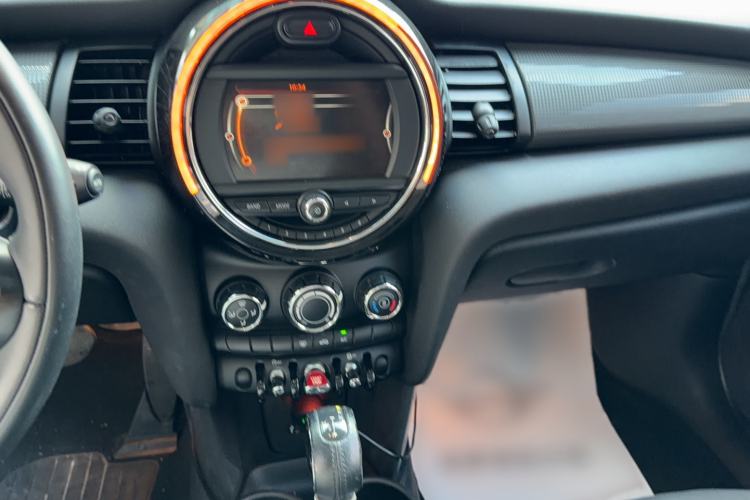 Used MINI 2015 1.5T COOPER Fun Five-Door Edition Interior 3