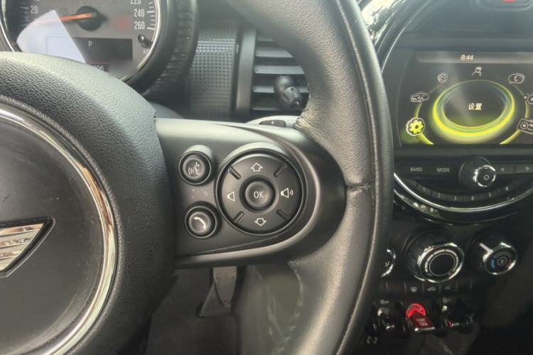 Used MINI 2015 1.5T COOPER Fun Five-Door Edition Interior 3