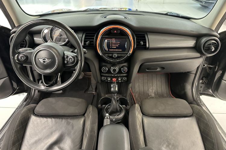 Used MINI 2015 1.5T COOPER Fun Five-Door Edition Interior 6