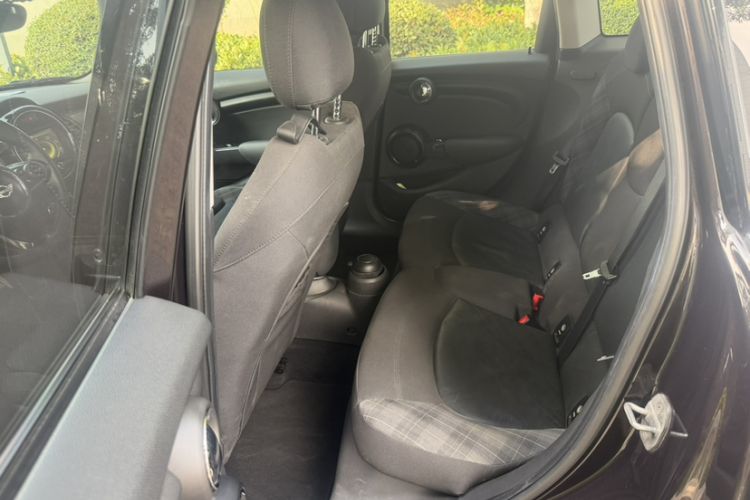 Used MINI 2015 1.5T COOPER Fun Five-Door Edition Interior 6