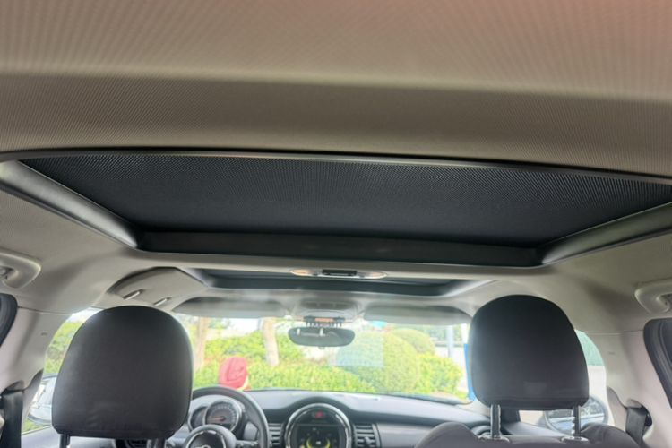 Used MINI 2015 1.5T COOPER Fun Five-Door Edition Interior 7