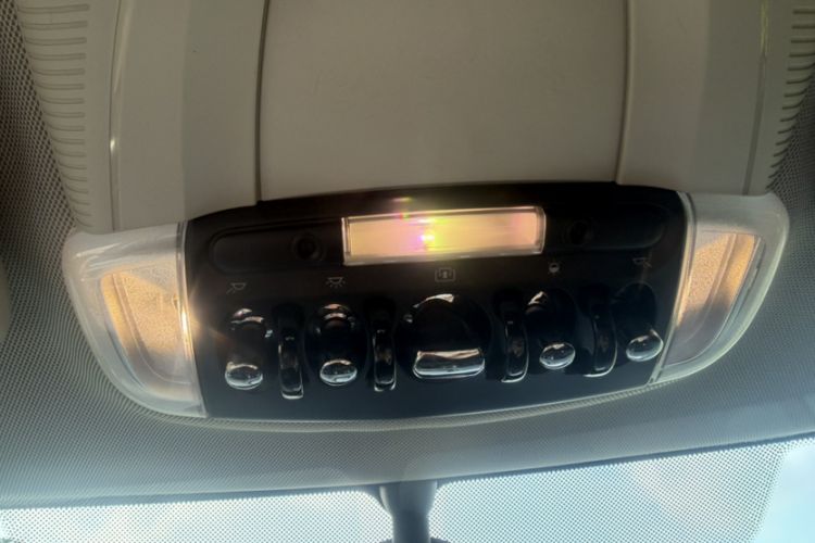 Used MINI 2015 1.5T COOPER Fun Five-Door Edition Interior 8