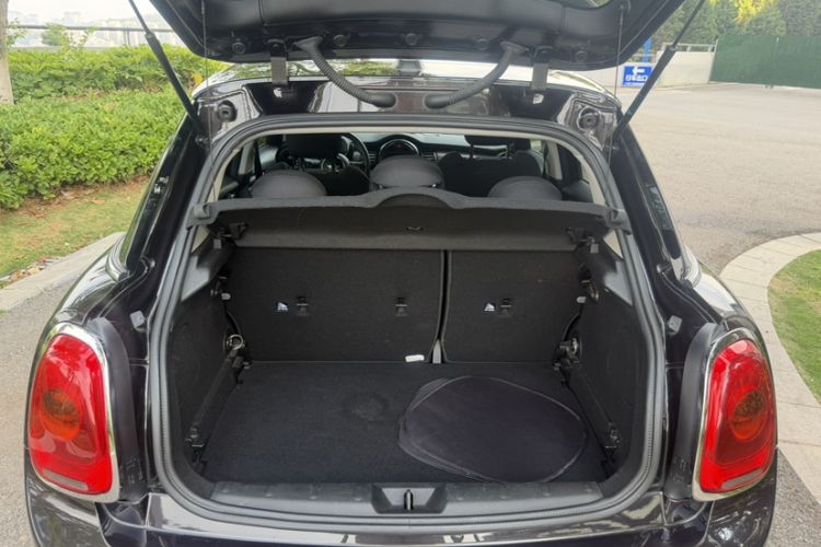 Used MINI 2015 1.5T COOPER Fun Five-Door Edition Interior 9