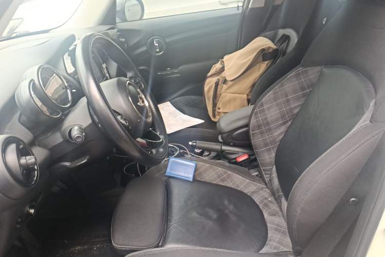 Used MINI 2015 1.5T COOPER Fun Five-Door Edition Left Front Seat