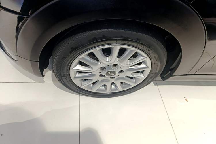 Used MINI 2015 1.5T COOPER Fun Five-Door Edition Left Front Wheel Hub