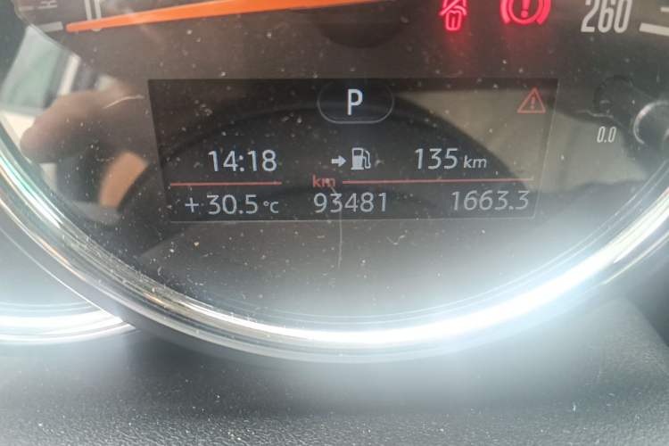 Used MINI 2015 1.5T COOPER Fun Five-Door Edition Odometer Close Up