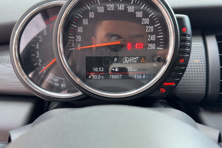 Used MINI 2015 1.5T COOPER Fun Five-Door Edition Odometer Close Up