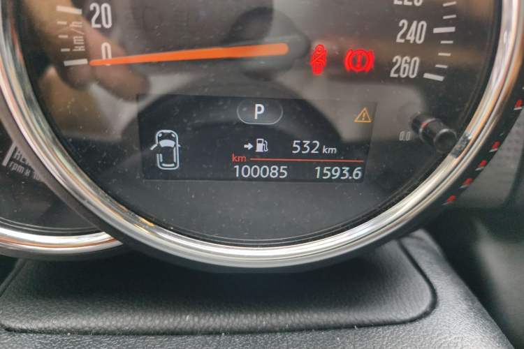 Used MINI 2015 1.5T COOPER Fun Five-Door Edition Odometer Close Up