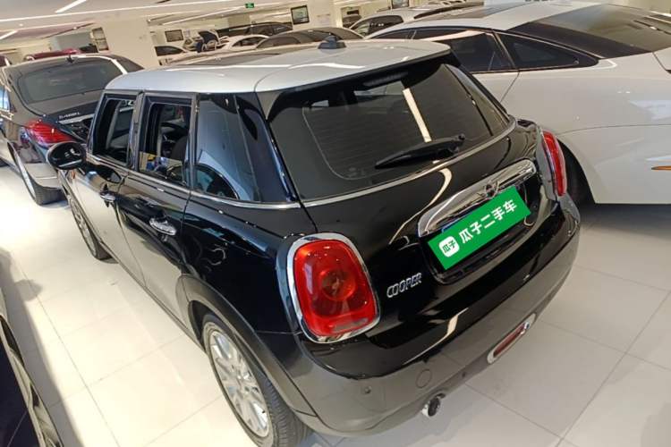 Used MINI 2015 1.5T COOPER Fun Five-Door Edition Rear Left 45 Deg