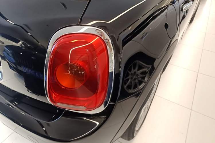 Used MINI 2015 1.5T COOPER Fun Five-Door Edition Right Rear Taillight