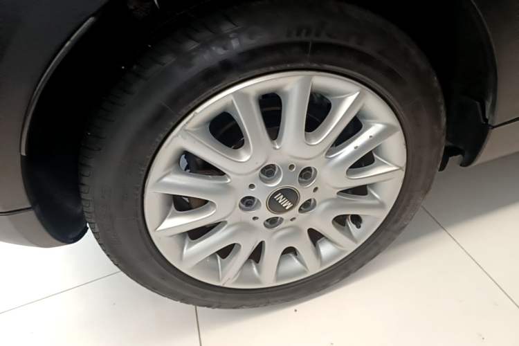 Used MINI 2015 1.5T COOPER Fun Five-Door Edition Right Rear Wheel Hub