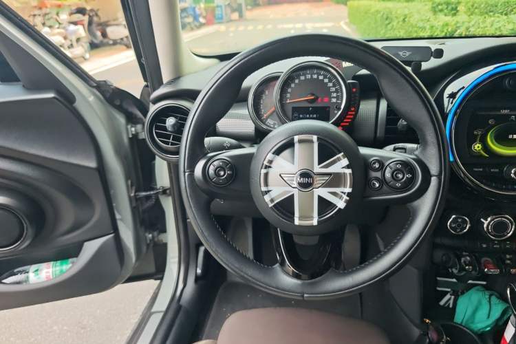 Used MINI 2015 1.5T COOPER Fun Five-Door Edition Steering Wheel