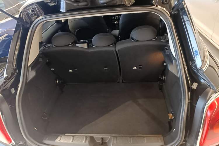 Used MINI 2015 1.5T COOPER Fun Five-Door Edition Trunk
