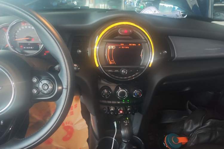 Used MINI 2015 1.5T COOPER Fun Five-Door Edition Audio And AC Panel