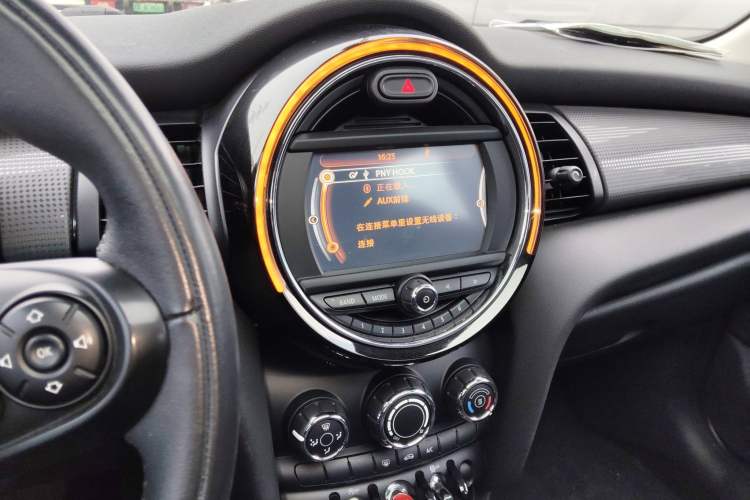 Used MINI 2015 1.5T COOPER Fun Five-Door Edition Audio And AC Panel