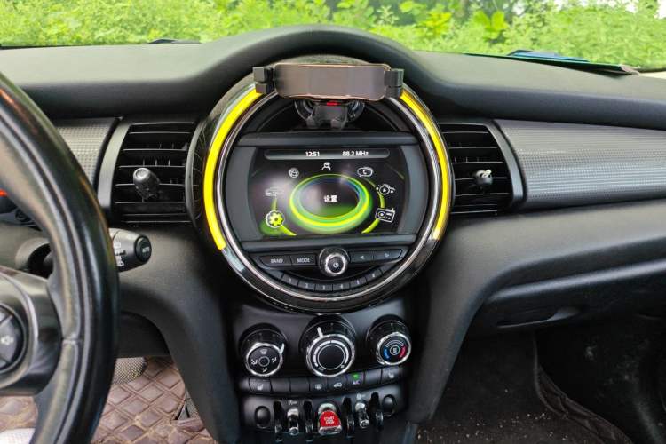 Used MINI 2015 1.5T COOPER Fun Five-Door Edition Audio And AC Panel
