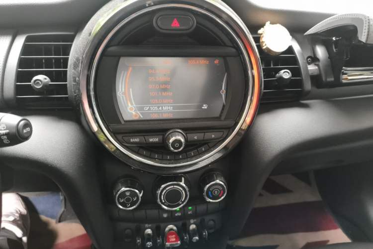 Used MINI 2015 1.5T COOPER Fun Five-Door Edition Audio And AC Panel